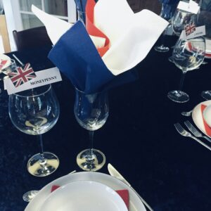 Festlig borddækning til James Bond temafest.