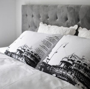 Sengetøj fra Stories on Fabric. Design af Helle Ingvardtsen.